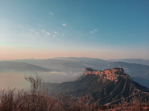 Foto d'estoc gratuïta de alba, foto des d'un dron, muntanyes