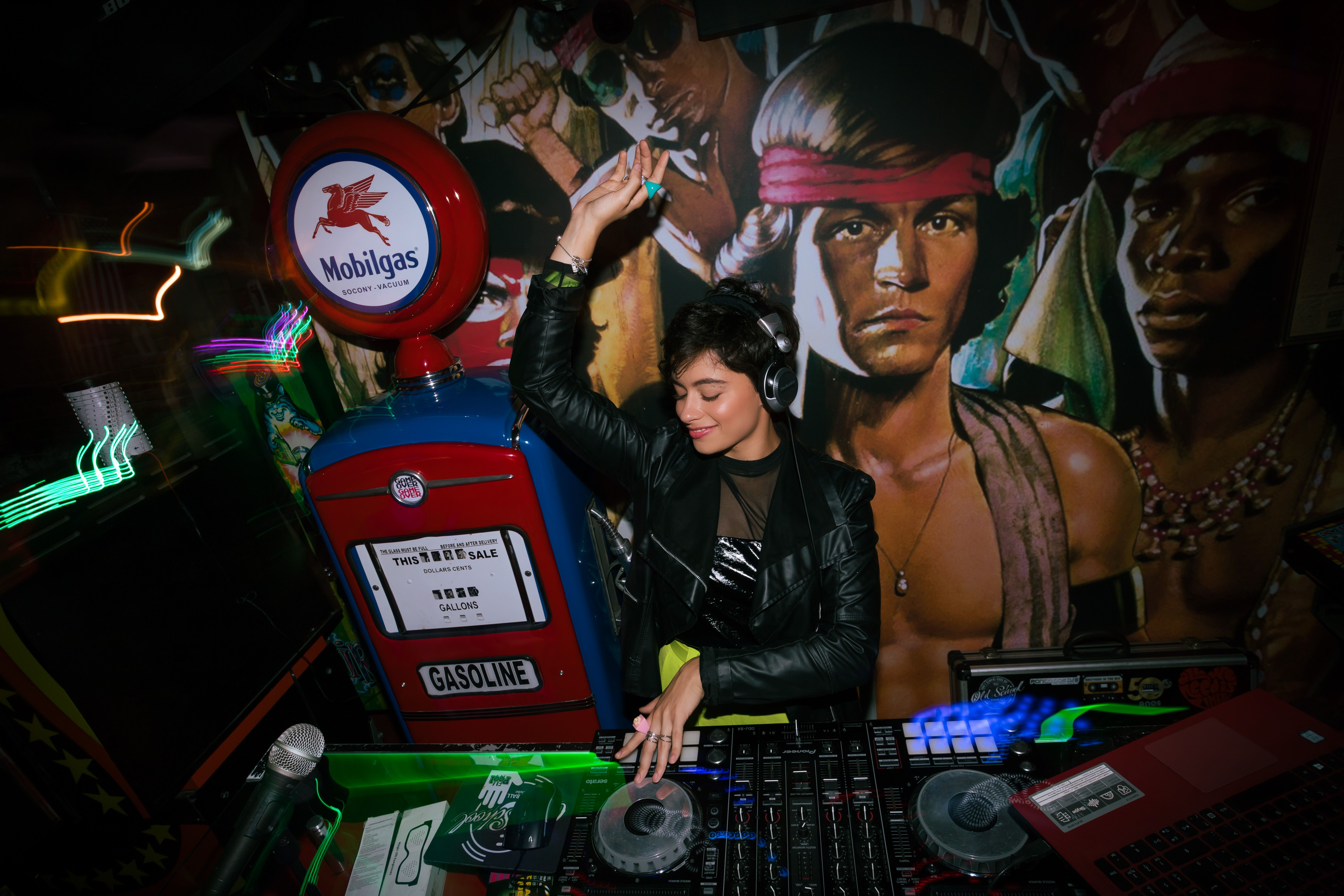 Photo gratuite de ambiance club, ambiance de fête, amusement, art mural ...