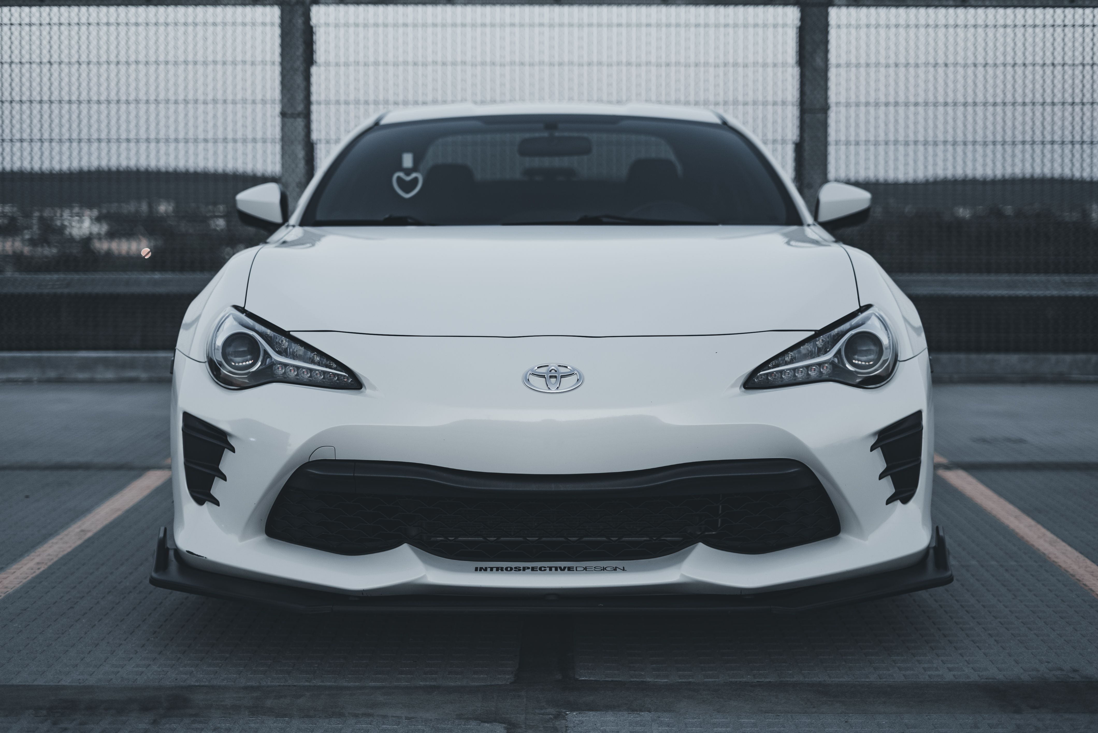 Toyota recalls 550,000 2021–2024 Highlander SUVs over seat safety risk — Photo by Erik Mclean on Pexels
