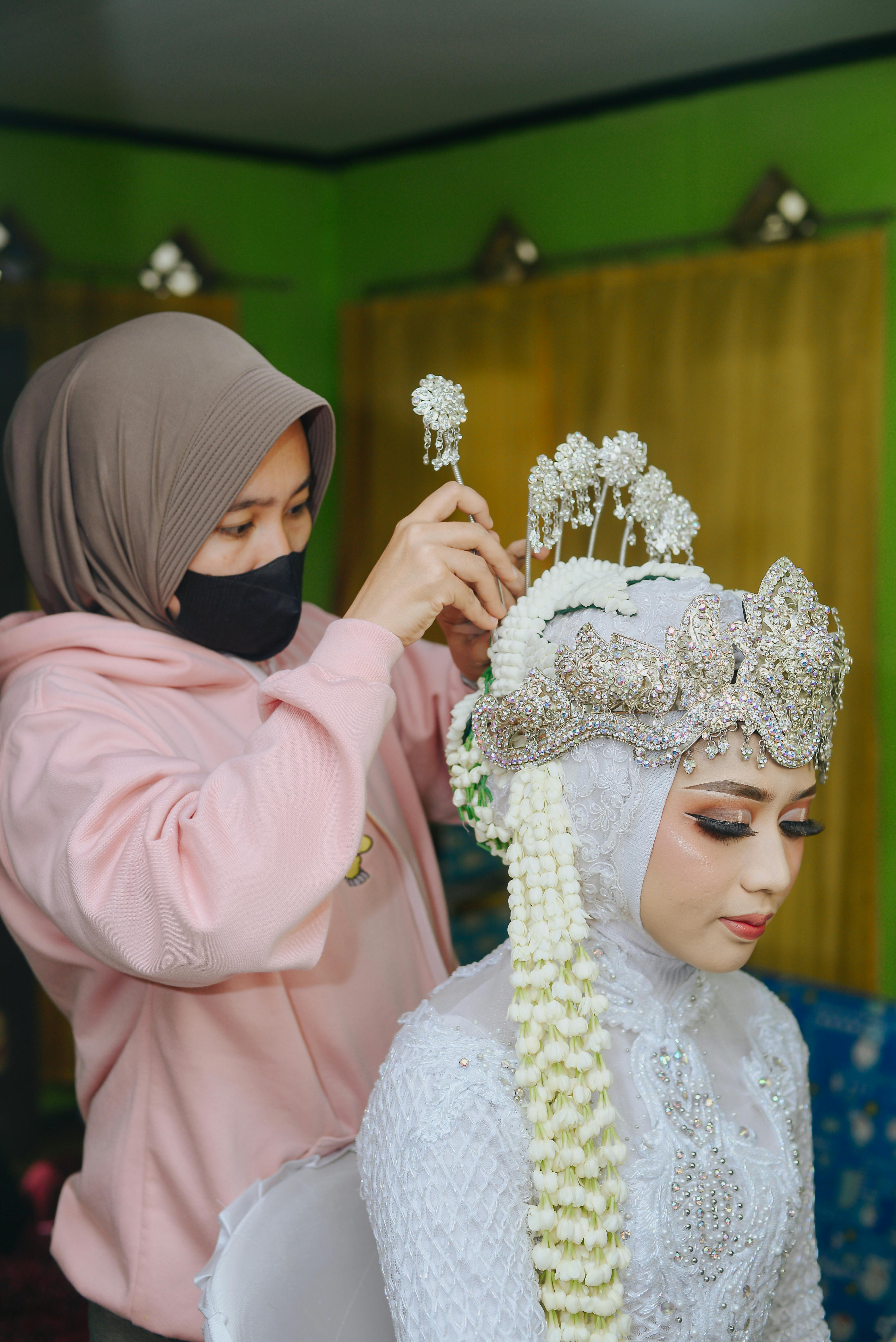 bridesmaid silver hijab