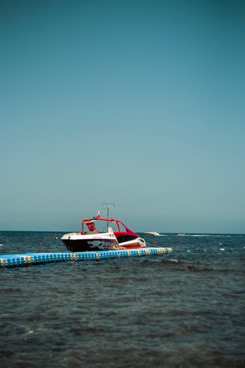 Foto profissional grátis de barco, céu azul, céu limpo