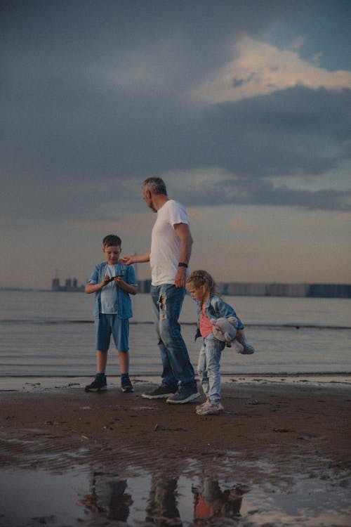 남자, 딸, 바다의 무료 스톡 사진
