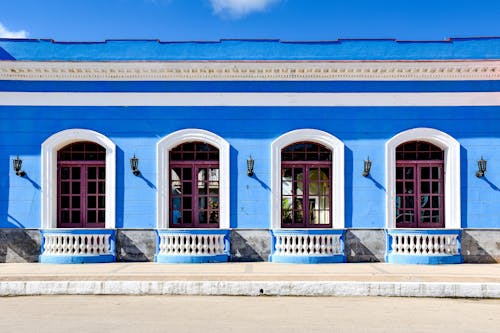 Immagine gratuita di azzurro, cittadina, edificio