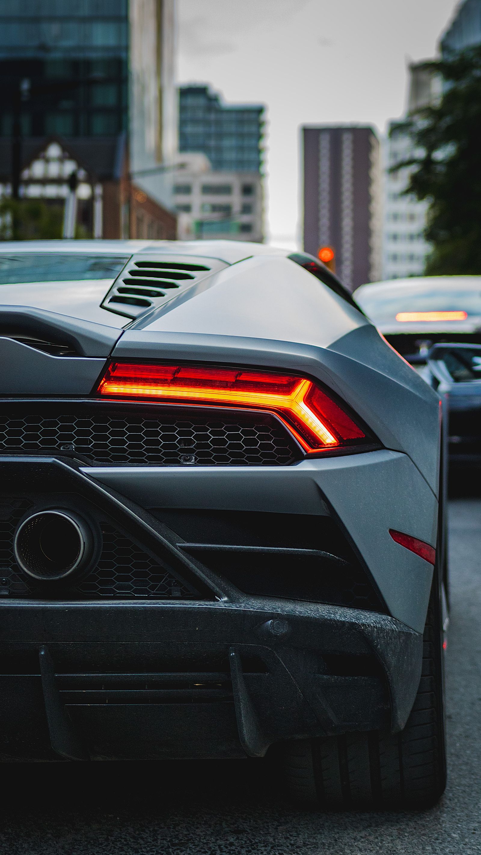 Hypercar Twilight Drive 4K wallpaper