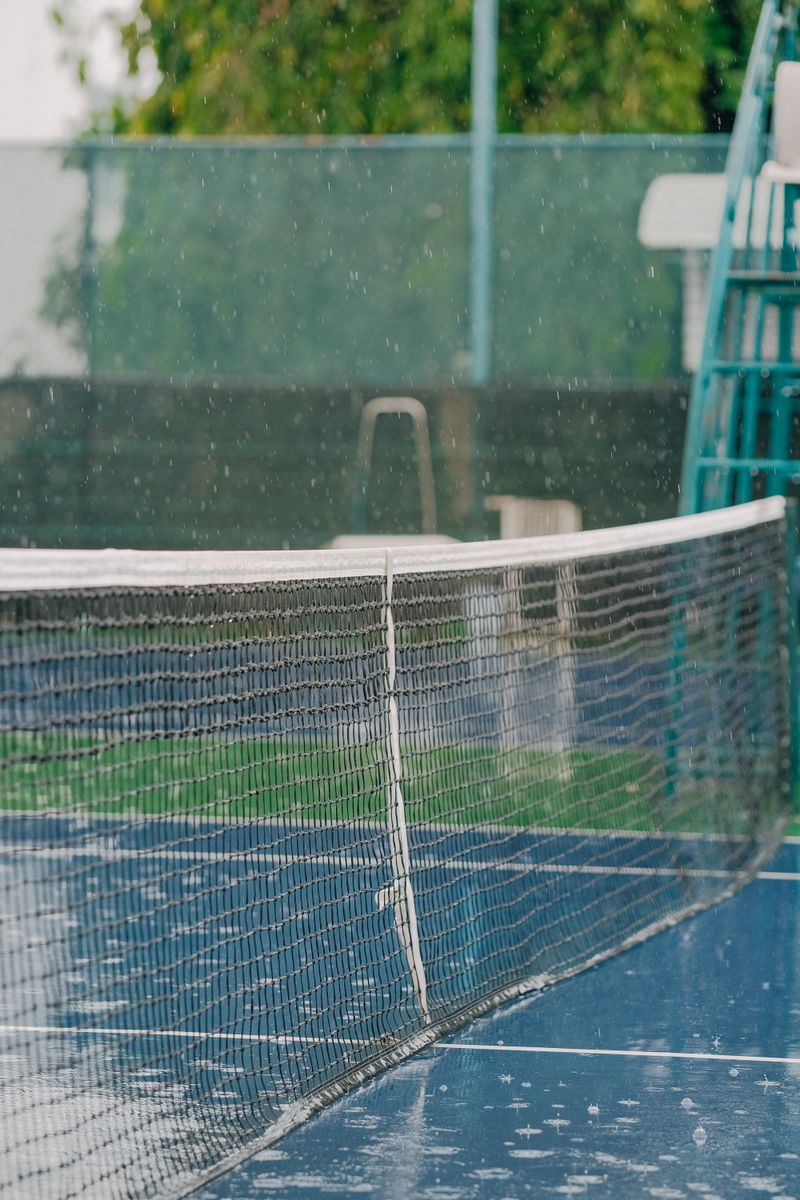Bermain Padel Saat Hujan: Kebodohan Terbesar atau Ujian Mental?