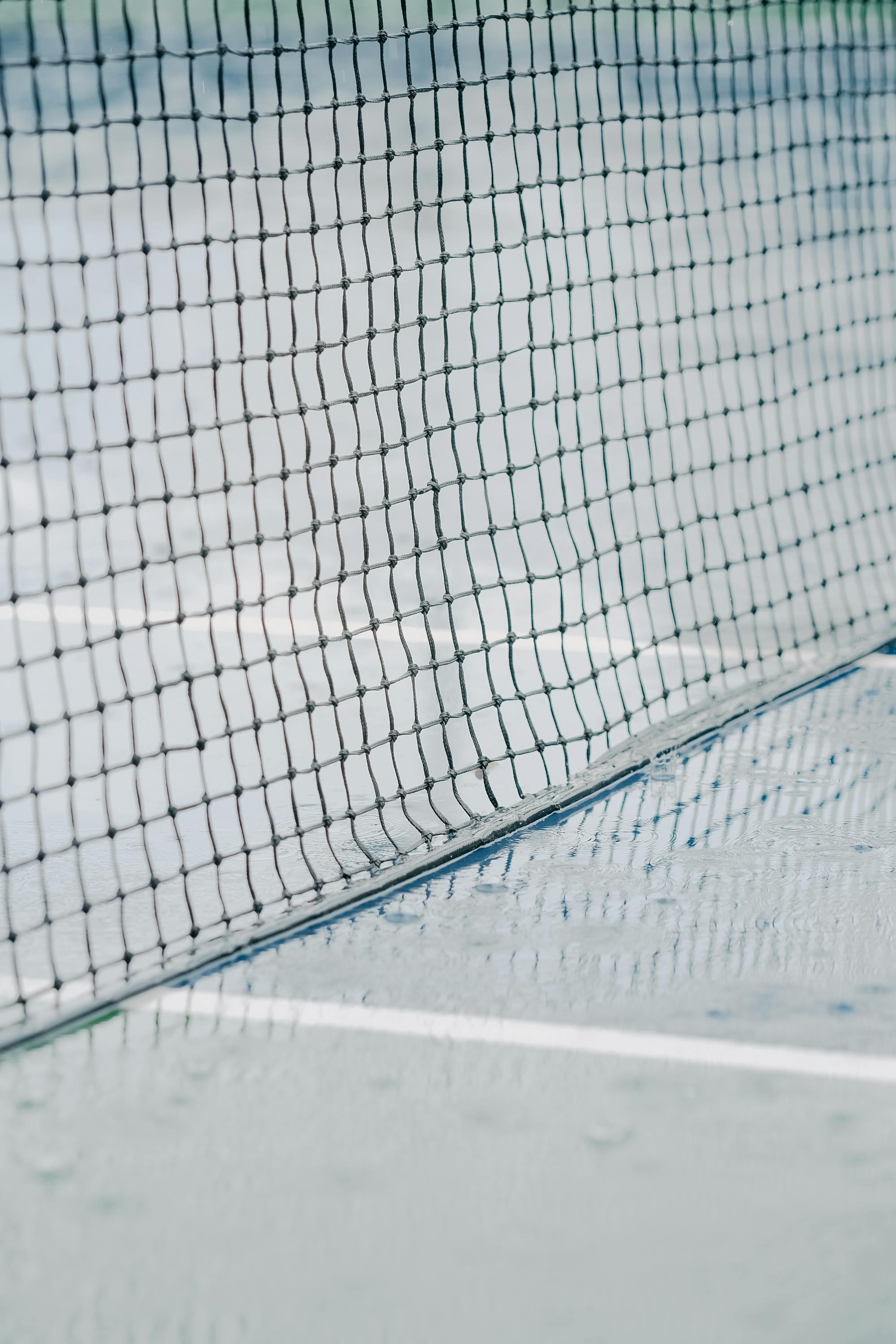 Net on Wet Tennis Court · Free Stock Photo