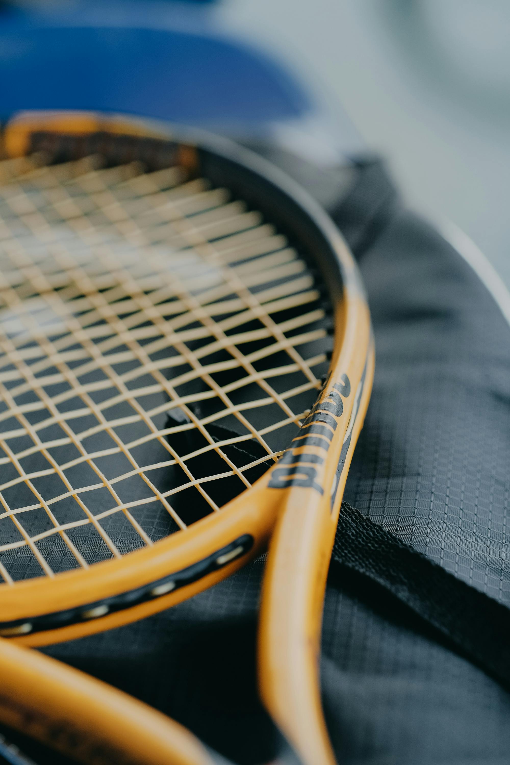 Ball string tennis racket hi-res stock photography and images