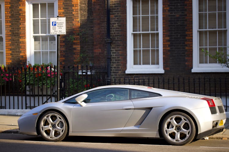 Silver Lamborghini Gallardo