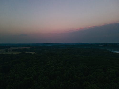 Darmowe zdjęcie z galerii z boiska, czerwony zachód słońca, dron