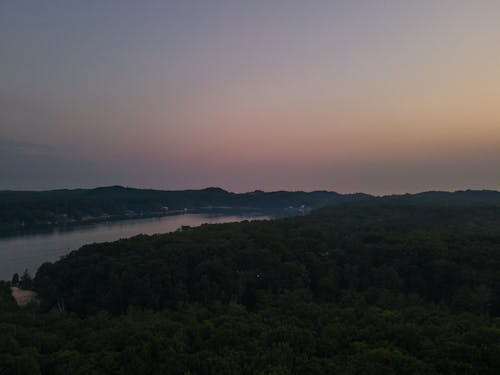 Darmowe zdjęcie z galerii z boiska, czerwony zachód słońca, dron