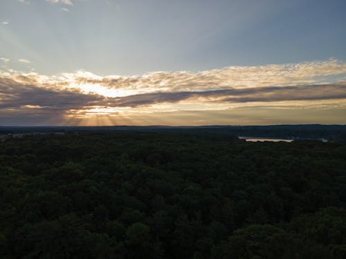 Darmowe zdjęcie z galerii z boiska, czerwony zachód słońca, dron