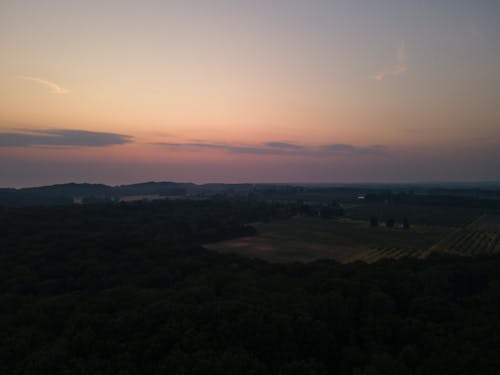 Darmowe zdjęcie z galerii z boiska, czerwony zachód słońca, dron