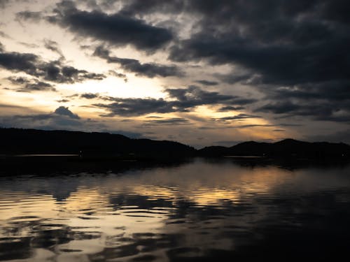 Darmowe zdjęcie z galerii z atardecer, brzeg jeziora, fotografia krajobrazowa
