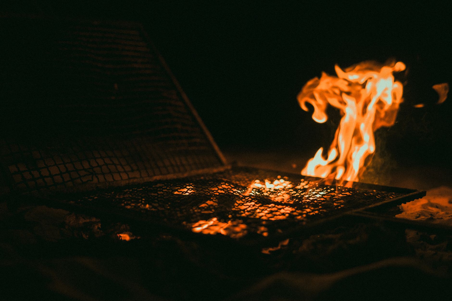Algérie : enterrement collectif, symbole du "mercredi noir" des incendies d'août