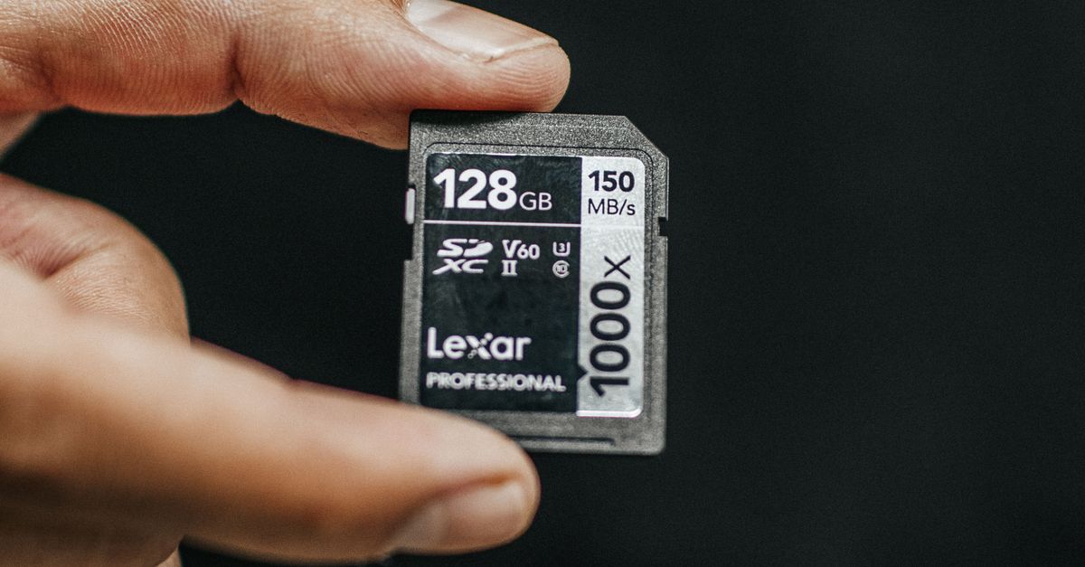 De la tarjeta perforada a nuevas tecnologías: la evolución del almacenamiento de datos De la tarjeta perforada a nuevas tecnologías: la evolución del almacenamiento de datos