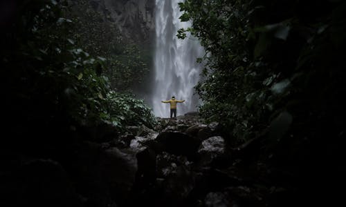 Foto stok gratis air terjun, eksplorasi, gelap