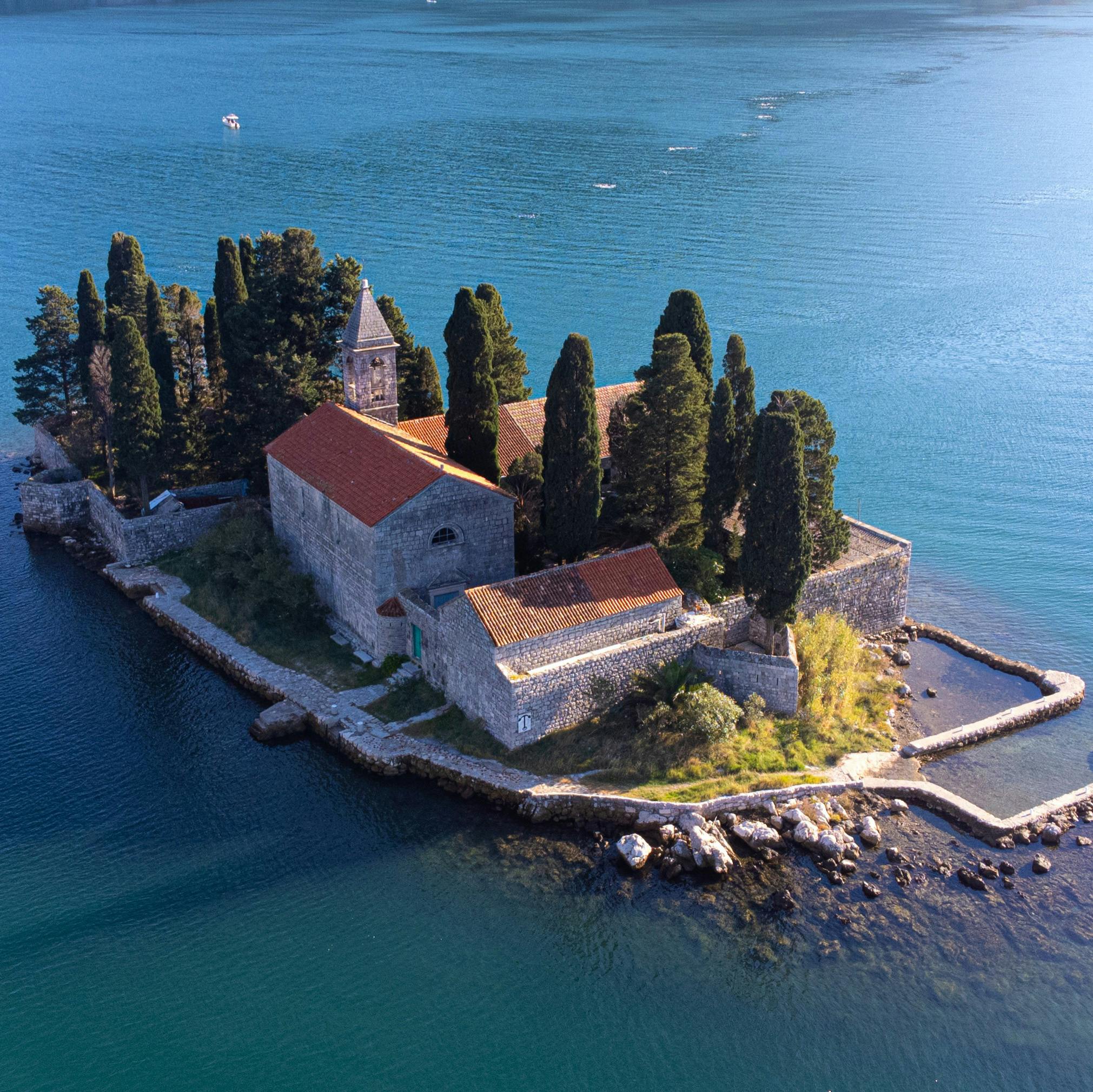 saint-george-island-on-sea-shore-in-montenegro-free-stock-photo