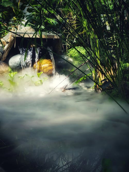 Foto profissional grátis de cachoeira, garoa, piscina