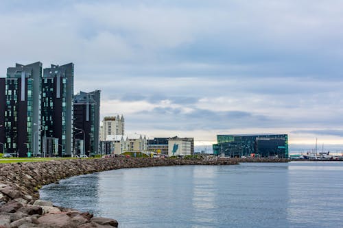 Ingyenes stockfotó épületek, felhők, part témában