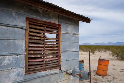 Foto profissional grátis de abandonado, areia, com defeito