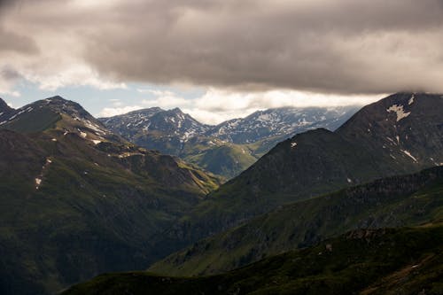 Immagine gratuita di catena montuosa, montagne, neve