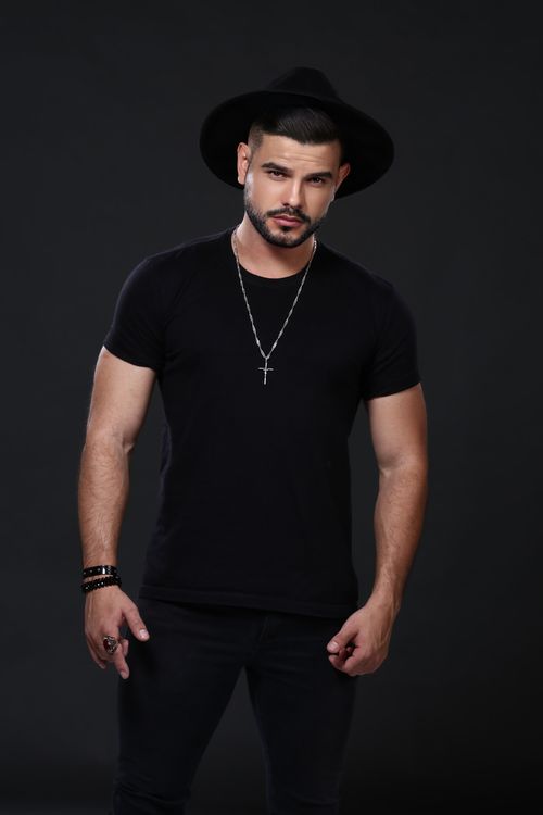 Free Man in black outfit and hat posing with jewelry and modern style, Brasília Stock Photo