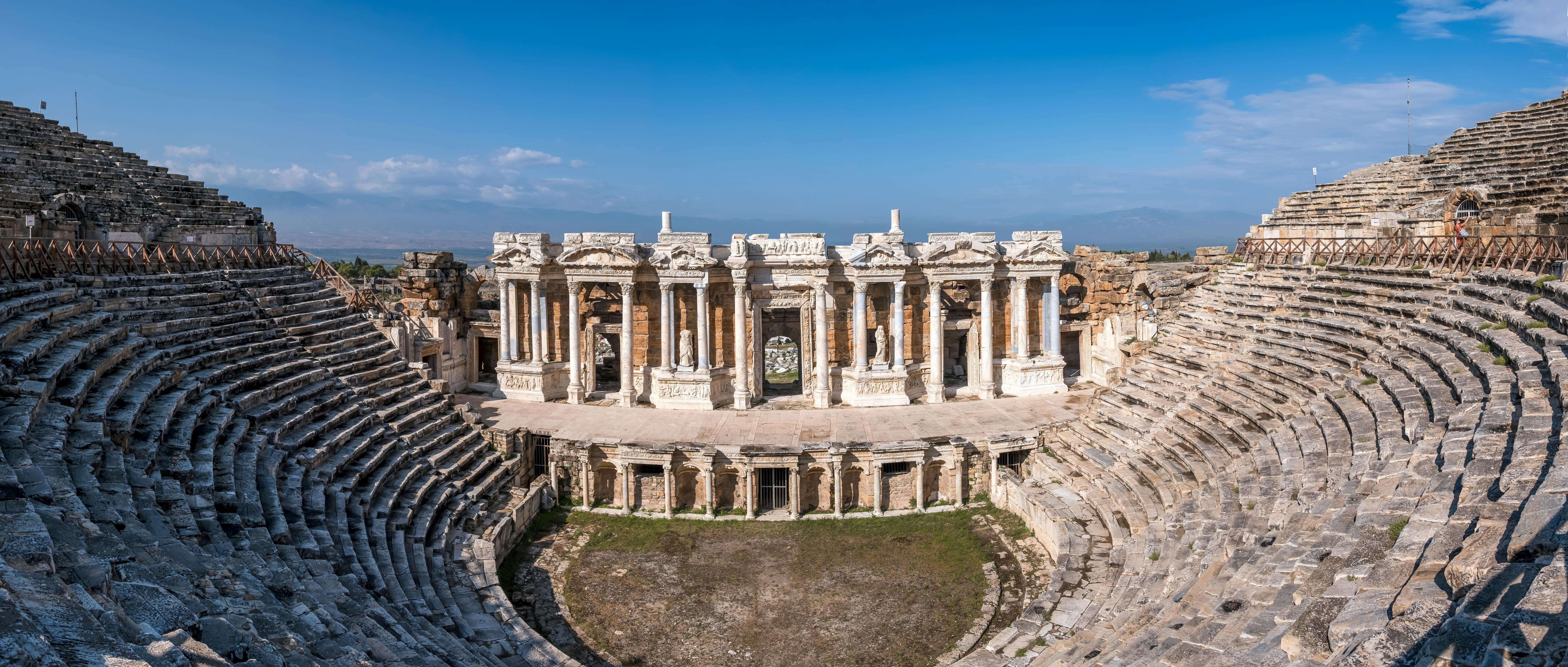 Free A stunning view of the ancient Roman amphitheater in Hierapolis, Pamukkale, Türkiye. Stock Photo