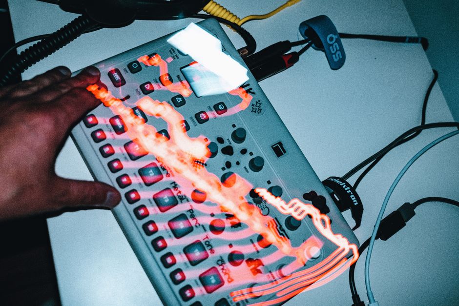Ouvir Electro-Funk Online: Descubra o Gênero, Artistas e Onde Sintonizar