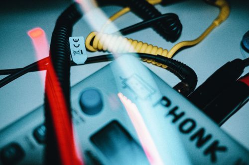 Free Artistic close-up with wires and vintage device, showcasing intricate detail with colorful lighting. Stock Photo