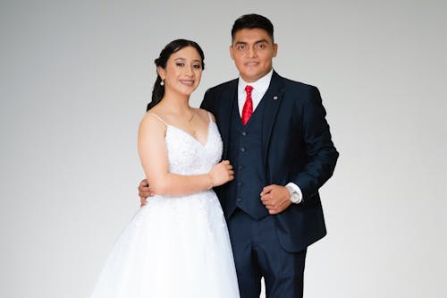 Gratis lagerfoto af brudekjole, bryllupsfotografering, hvid baggrund