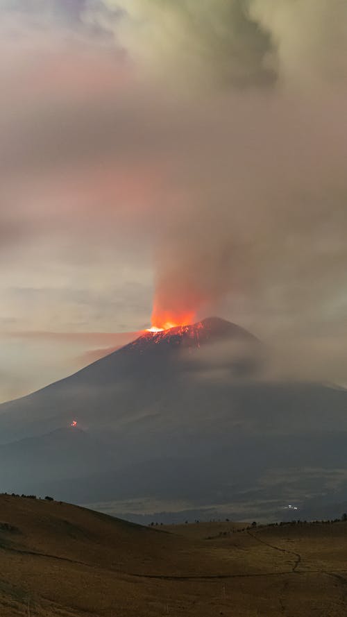 Fotobanka s bezplatnými fotkami na tému aktívna sopka, dym, hora