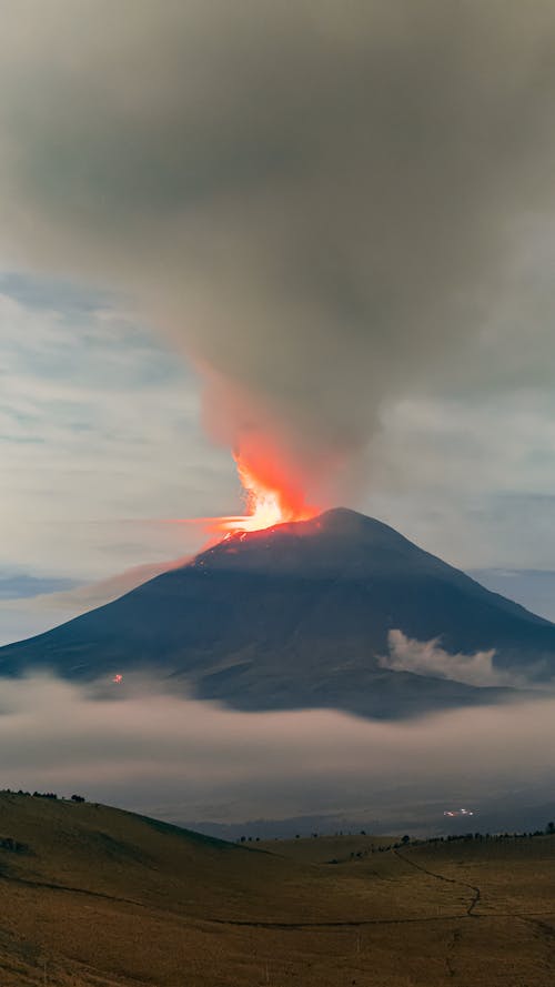 Fotobanka s bezplatnými fotkami na tému aktívna sopka, hora, láva