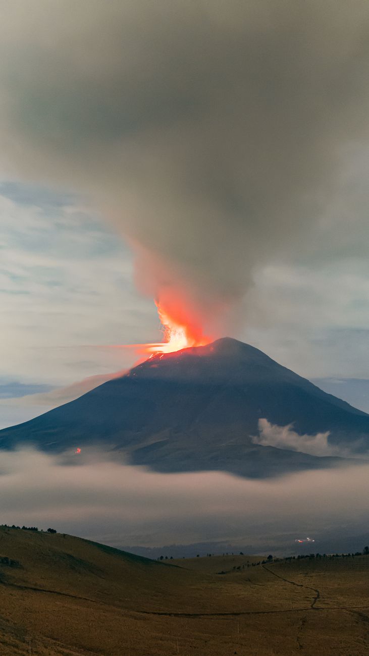 Vulcão em erupção na Indonésia após intensa atividade