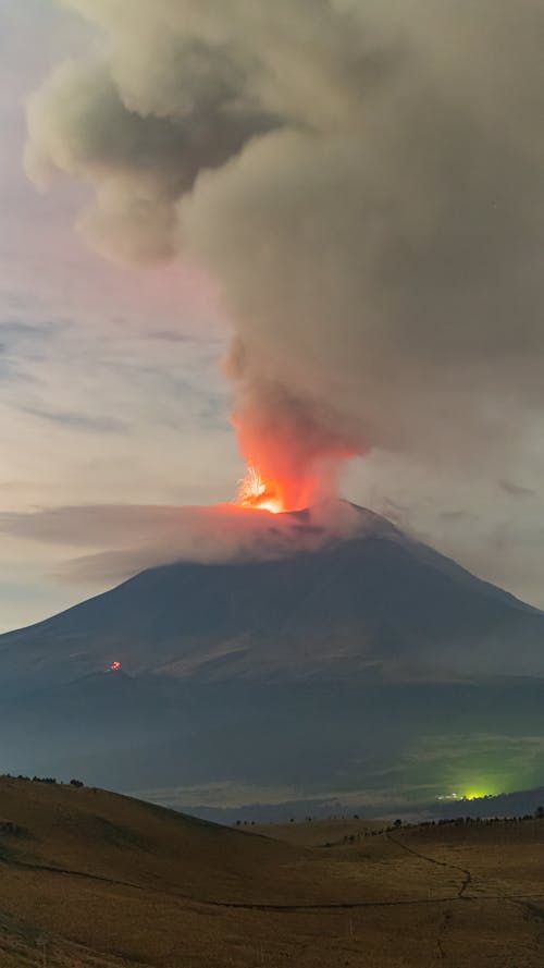 Fotobanka s bezplatnými fotkami na tému aktívna sopka, dym, hora