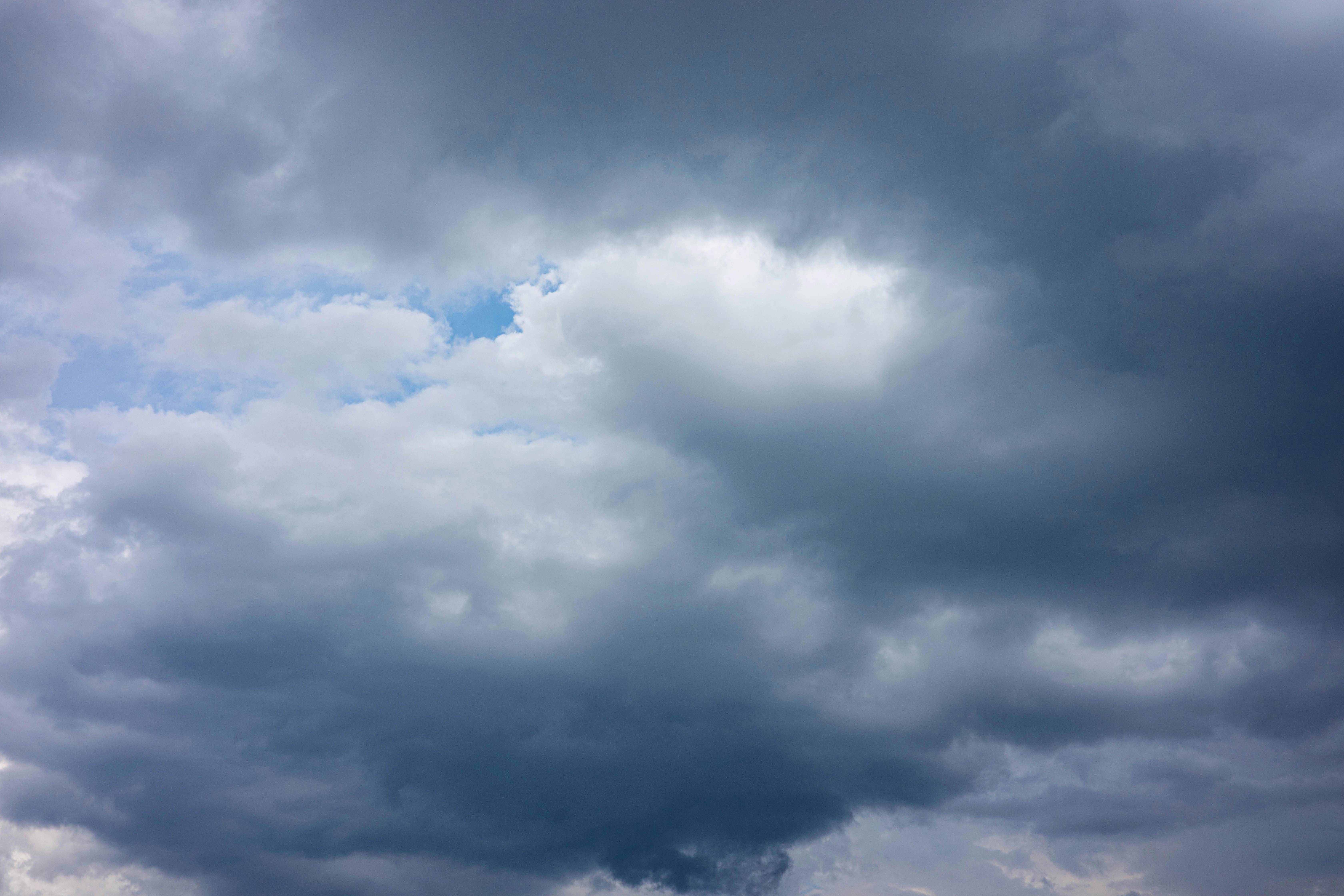 Heavy White and Gray Clouds · Free Stock Photo