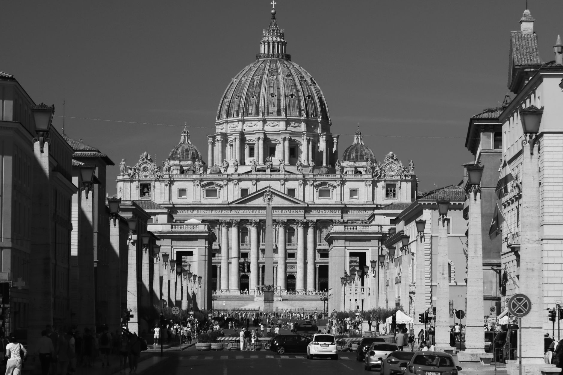 Papamobile : la voiture blanche du pape qui fascine le monde