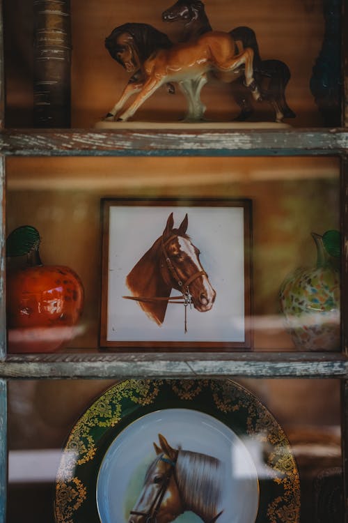 atlar, bardak, dekor içeren Ücretsiz stok fotoğraf