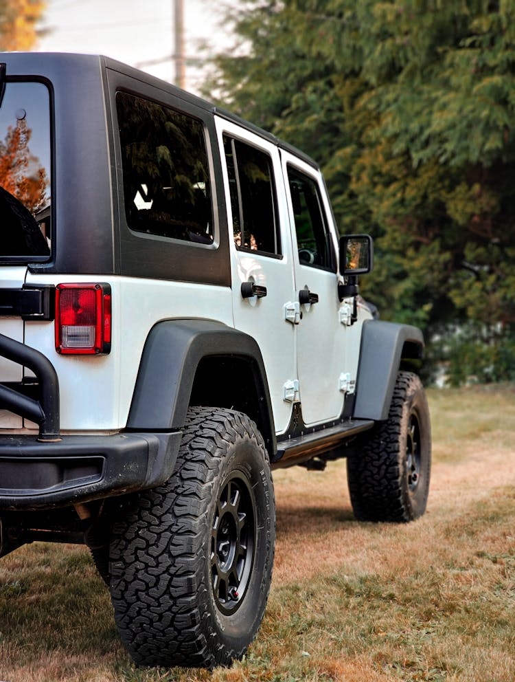 White Jeep Wrangler