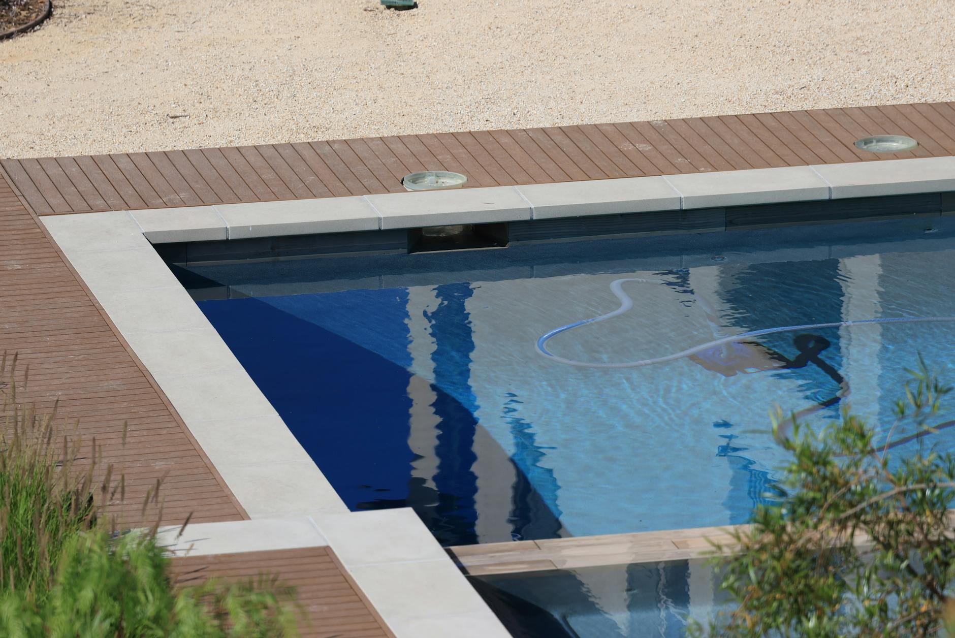 how much does a pool cleaning service cost