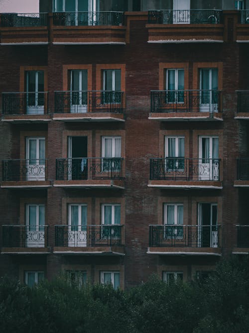 Kostnadsfri bild av balkonger, fönster, lägenhetshus
