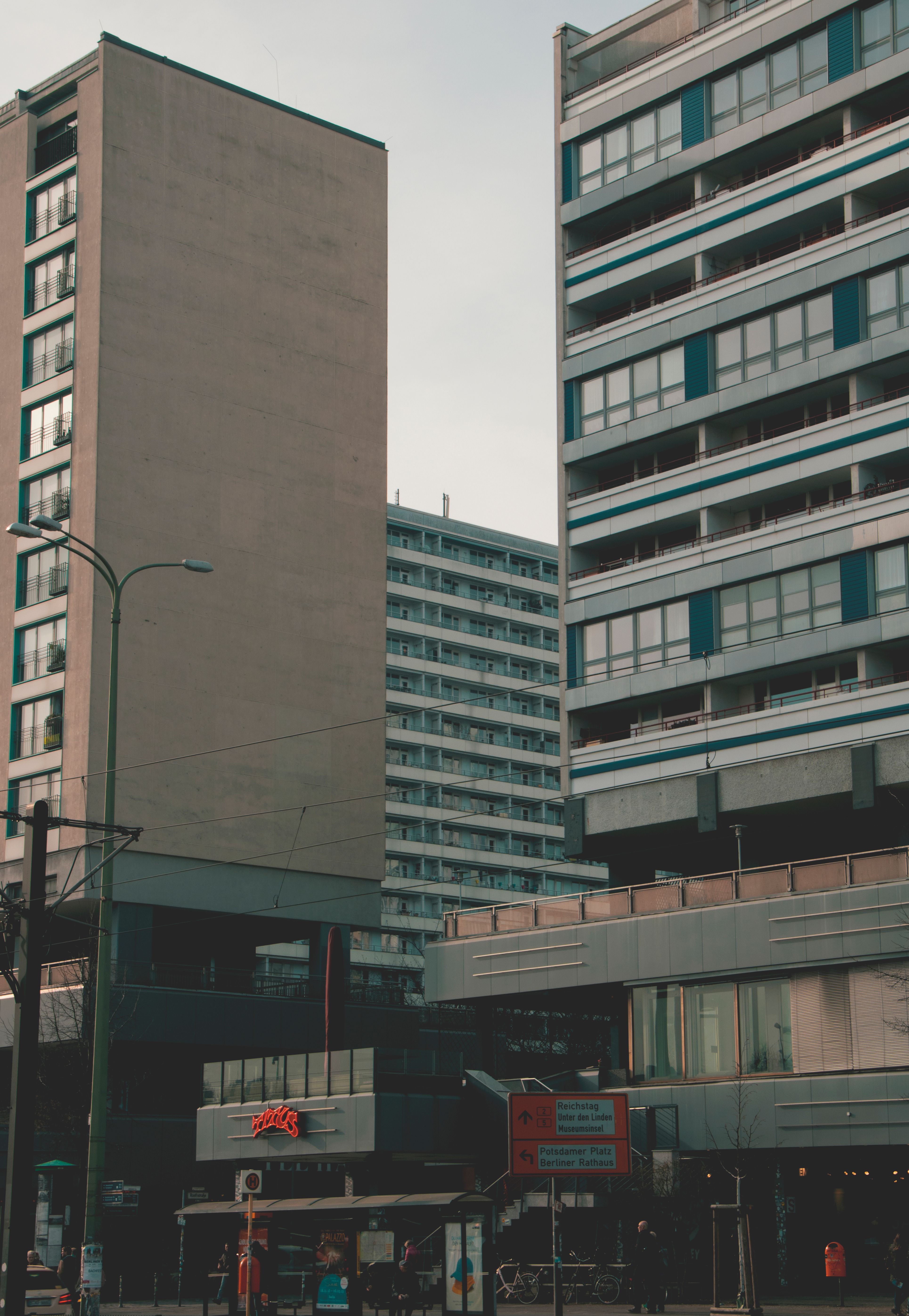 A city street with tall buildings and a car · Free Stock Photo