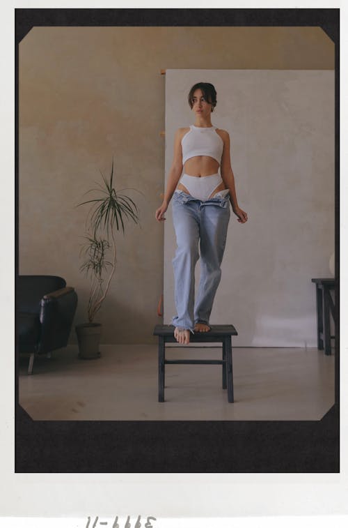 Kostnadsfri bild av Framställ, jeans, kvinna