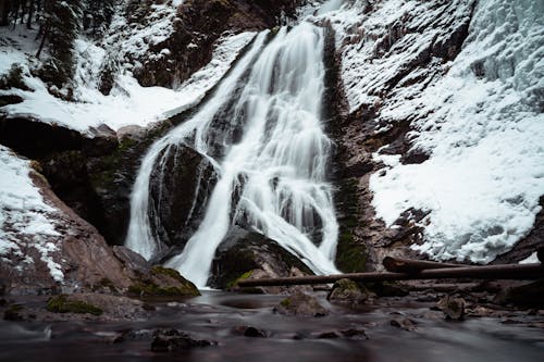 Foto d'estoc gratuïta de a l'aire lliure, aigua, cascades