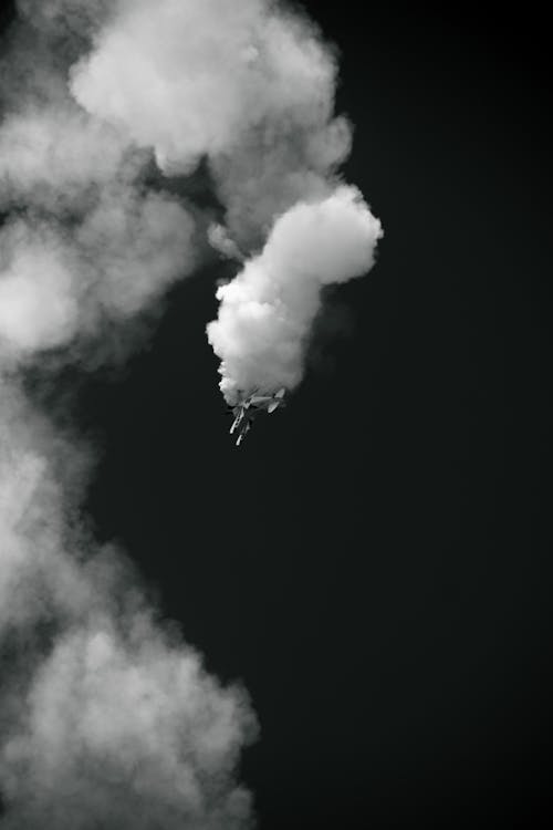 dikey atış, duman, gökyüzü içeren Ücretsiz stok fotoğraf