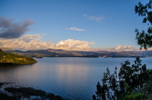 Fotos de stock gratuitas de calma, cerros, lago