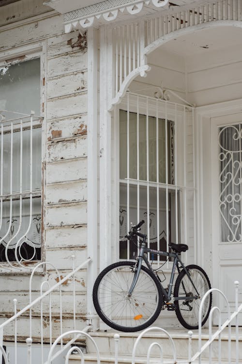 Безкоштовне стокове фото на тему «Білий дім, велосипед, вертикальні постріл»