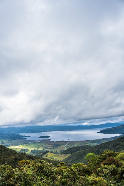 Immagine gratuita di cloud, collina, lago