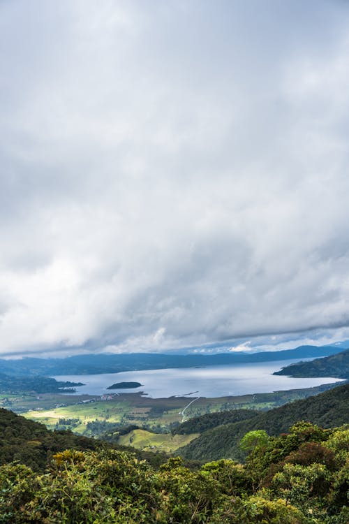 Immagine gratuita di cloud, collina, lago