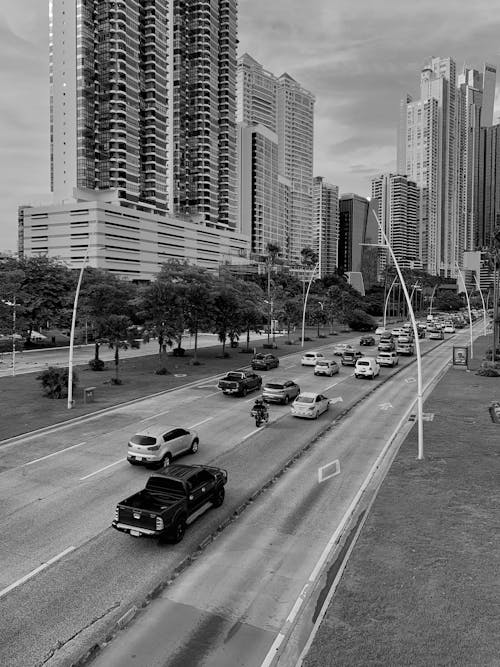 Δωρεάν στοκ φωτογραφιών με ασπρόμαυρο, αστικός, αυτοκίνητα Φωτογραφία από στοκ φωτογραφιών