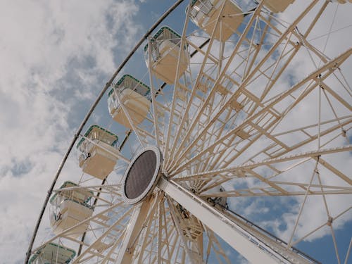 Бесплатное стоковое фото с городской, колесо обозрения, облака